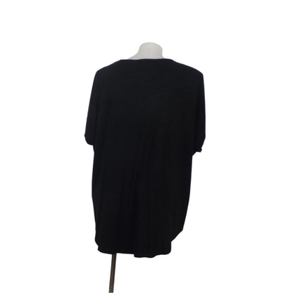 Virtuelle White Front with Black Back Top Size 24