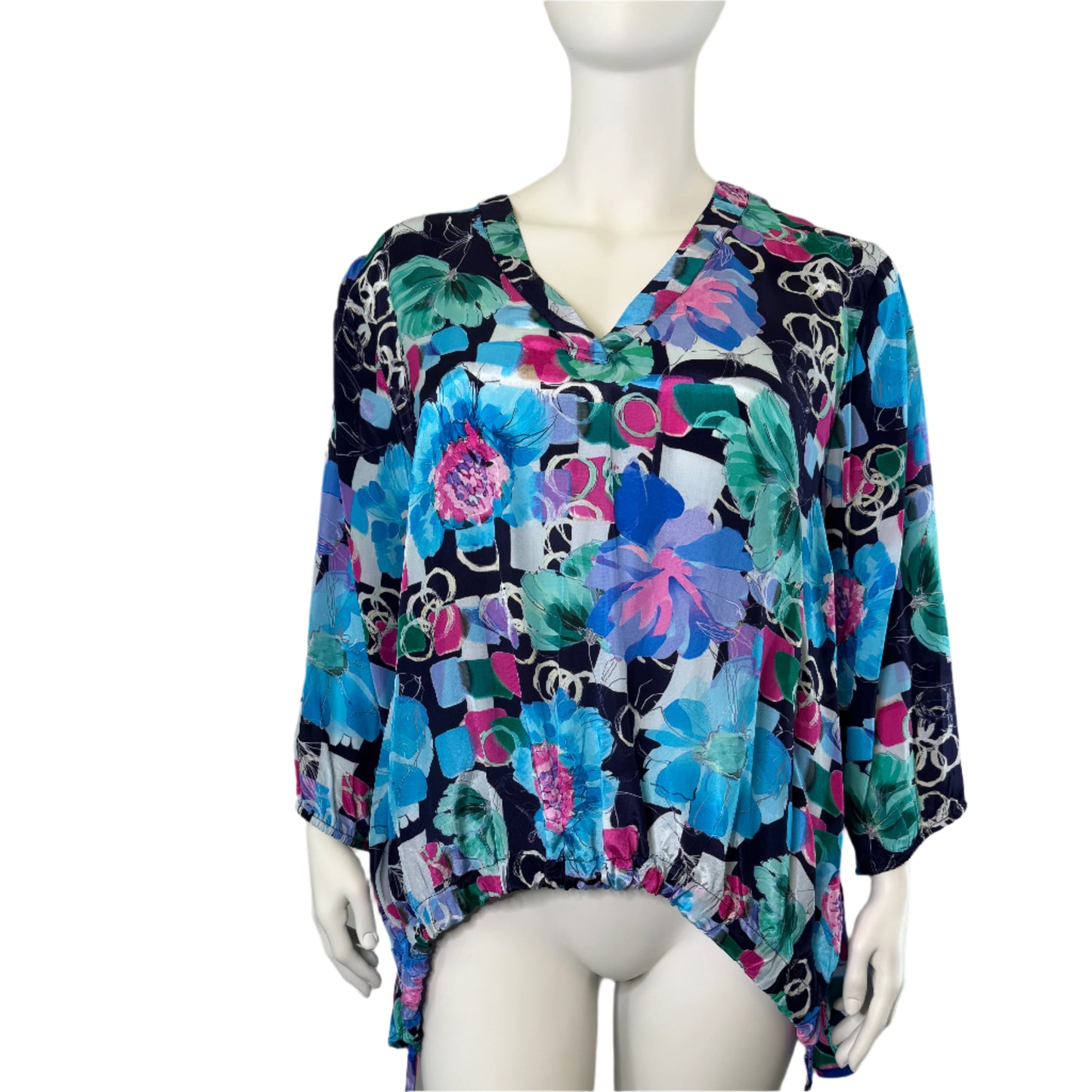 Taking Shape V Neck Top - Size 24 BRAND NEW