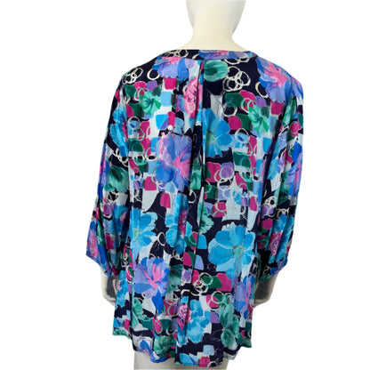 Taking Shape V Neck Top - Size 24 BRAND NEW