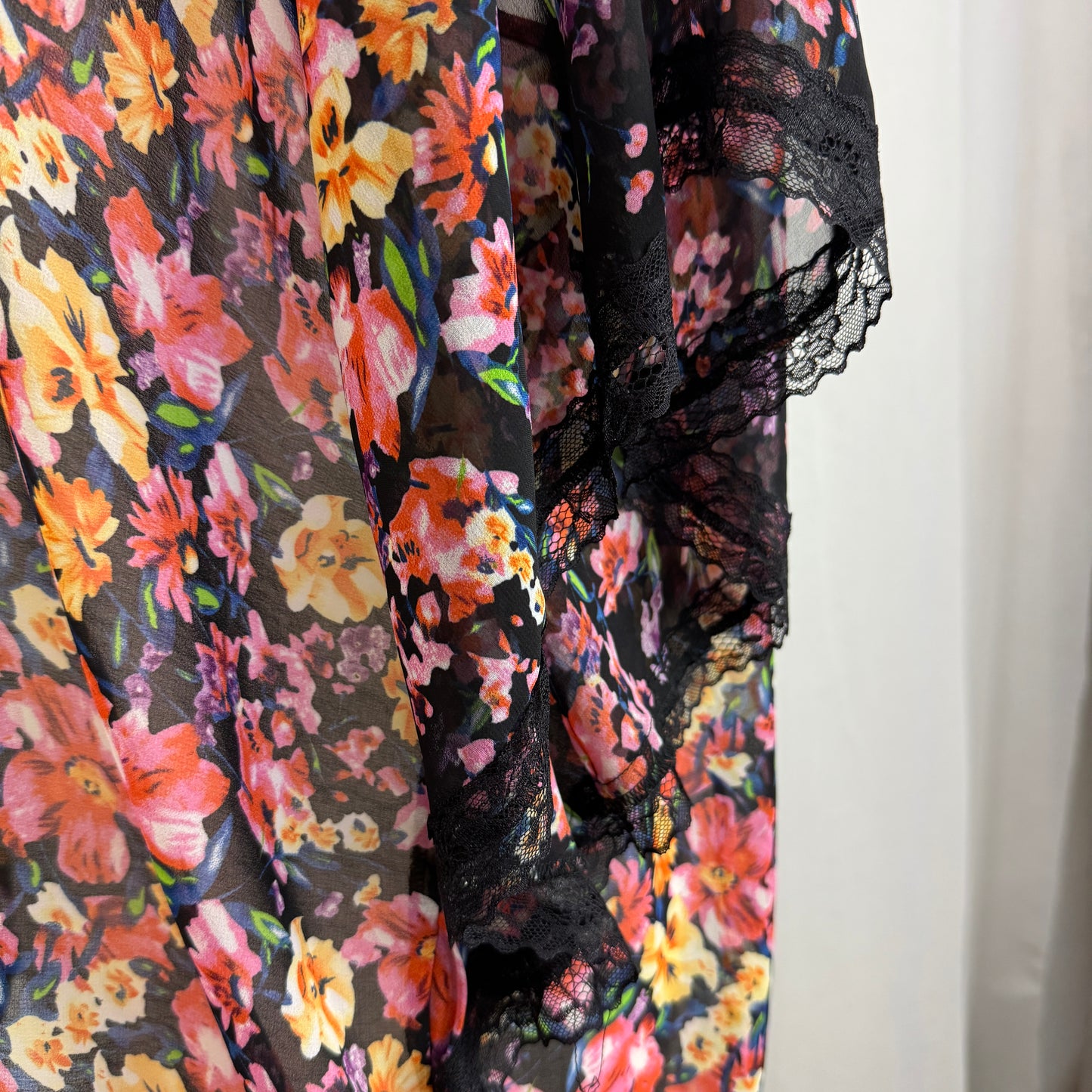 City Chic Sheer Floral Print Flutter Top Size 18